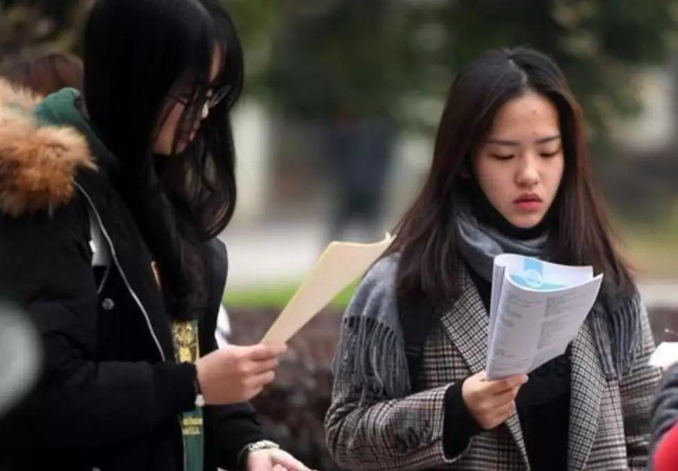 初学英语美剧_美剧学英语_入门级学英语美剧